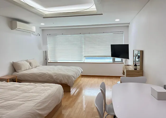 Cozy Accommodation Connected To Hongdae Entrance Station