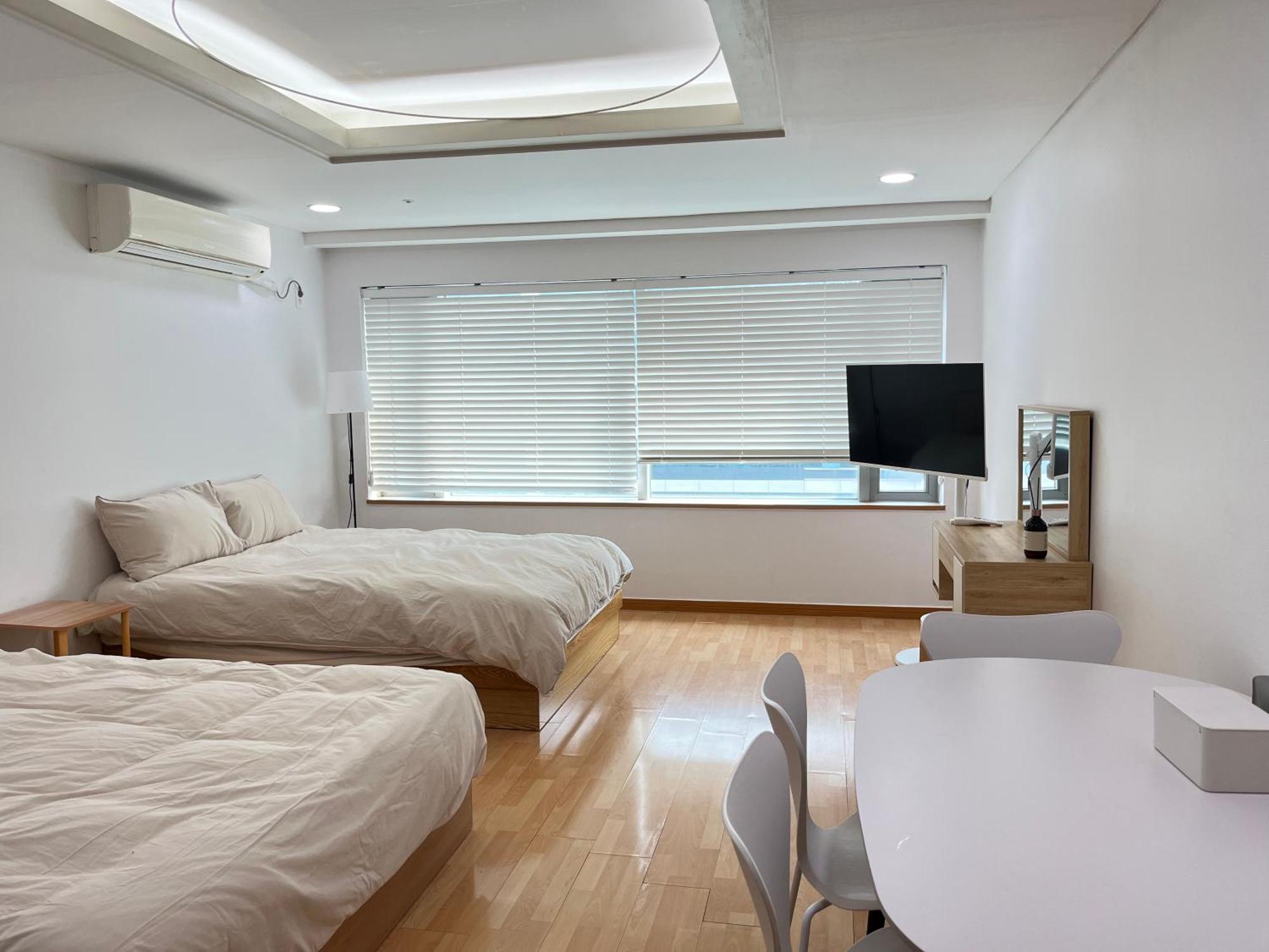 Cozy Connected To Hongdae Entrance Station *
